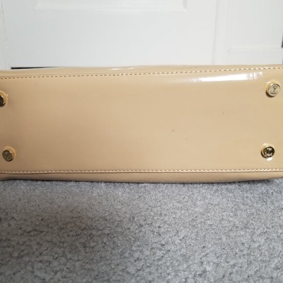 Ivanka Trump Beige Shiny Handbag with Detachable Keychain - Picture 7 of 16